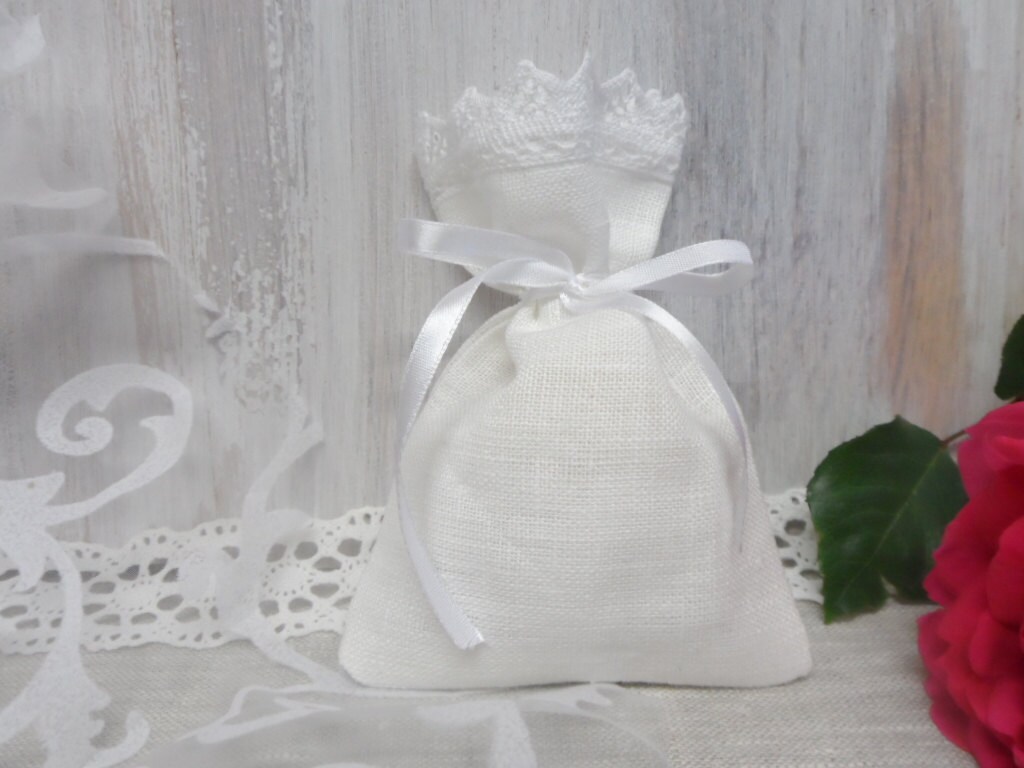 Linen favor bags. 60 Lace favor bags. Small gift bags. White
