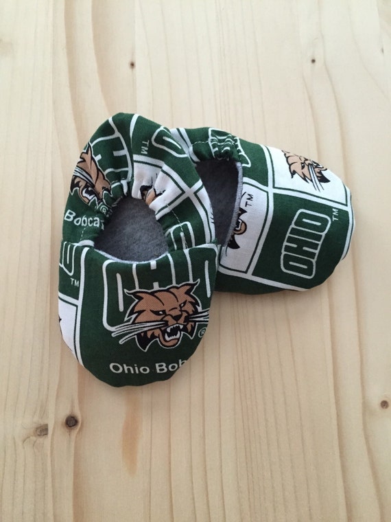 Cloth Baby Shoes / Baby Crib Shoes / Ohio  University Bobcats Pattern / Sizes: Newborn - 9 Months