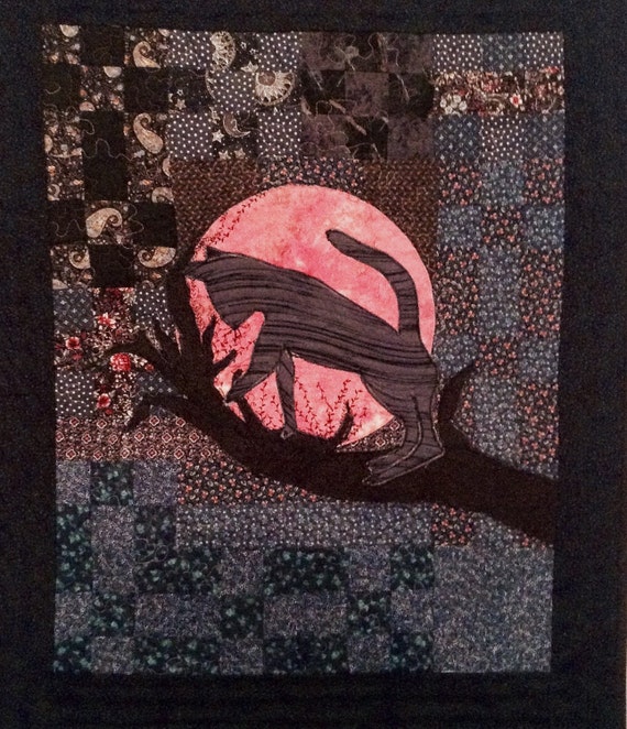 quilt-appliqued-black-cat-over-strawberry-moon-by-snowbirdquilter