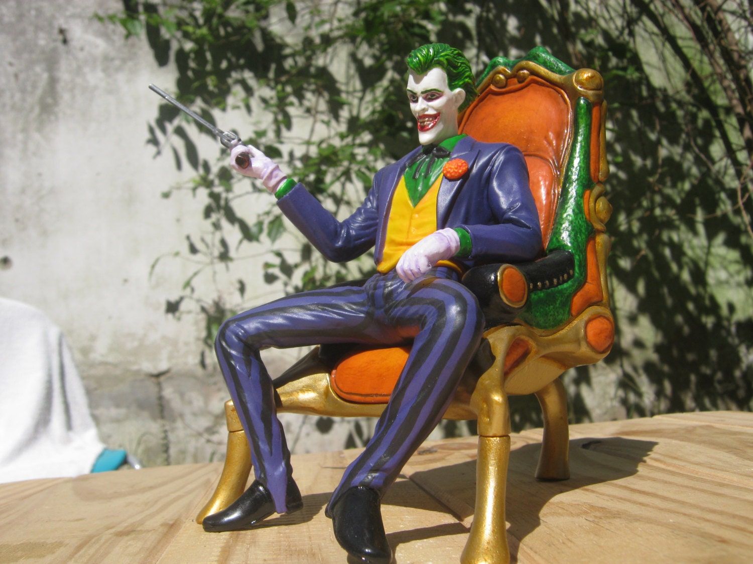 Joker on Throne Horizon Painted 1/8 Batman DC by