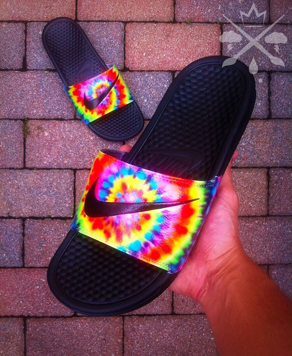 nike benassi tie dye