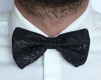 Papillon black silk fantasy tint of color, very elegant, hand-stitched