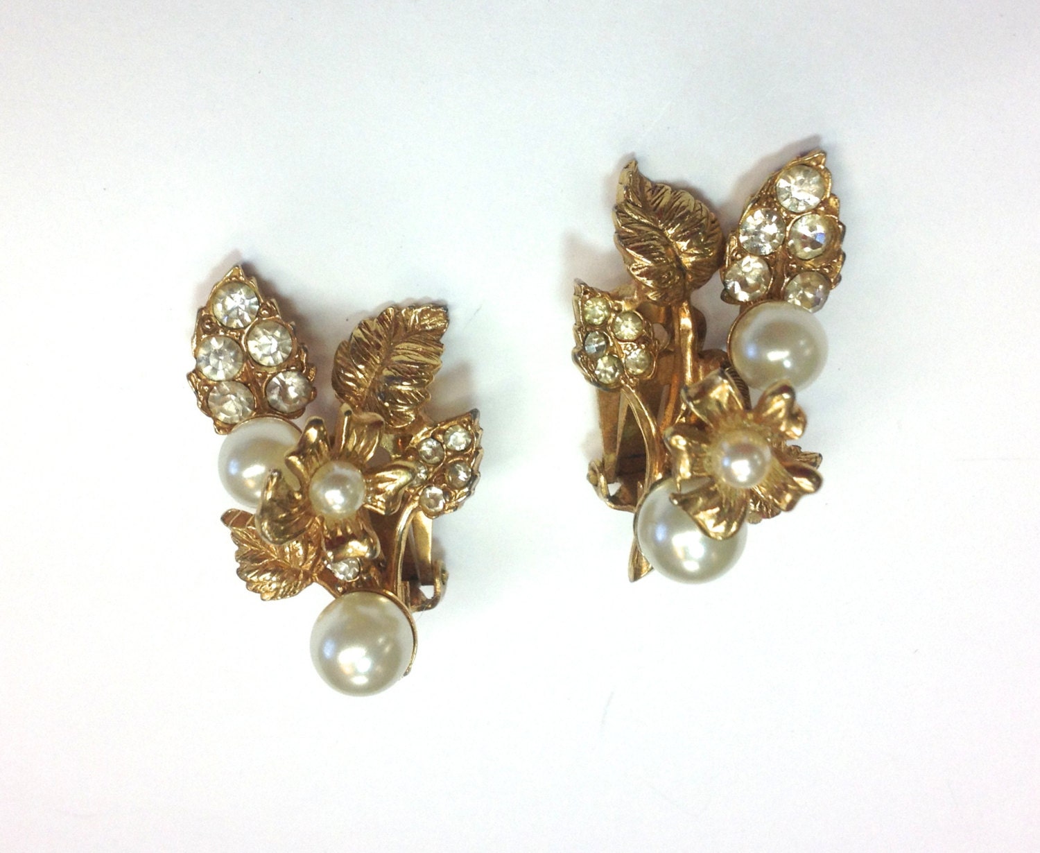 Hattie Carnegie 50s Gold Trembler Earrings Gold Pearl Clip