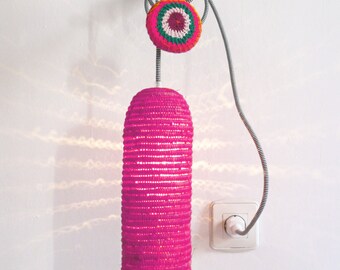 Natural raffia lamp with textile cable, switch and plug - pink