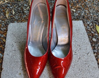 Vintage 1950s - 1960s Red Patent Leather De Liso Debs Stilettos