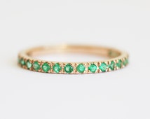 Wedding rings emerald