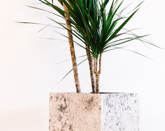 Large concrete Planter // Black, grey and white // Plant pot // Ideal gift // Modern houseware // Nice Home decor // Geometric style
