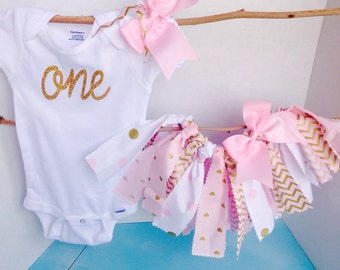 Monogrammed Gold and Pink 1st Birthday bodysuit tutu bow set. 1st Bday bodysuit baby girl. 1st Birthday outfit, gold & pink chevron tutu