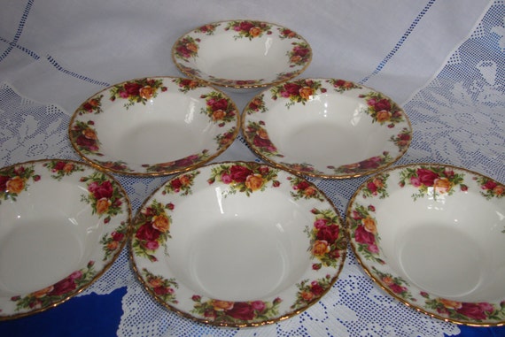 Rare ROYAL ALBERT Old Country Roses Rimmed Soup Plate Bowl Rare ROYAL ALBERT Old Country Roses Rimmed Soup Plate Bowl