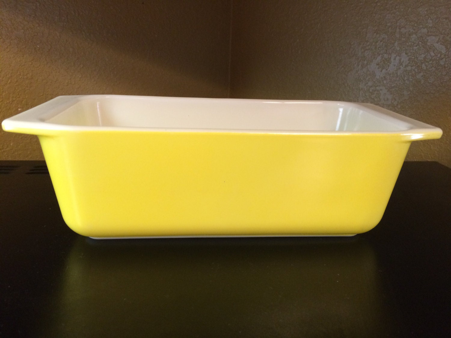 Pyrex sunshine yellow 913 loaf pan