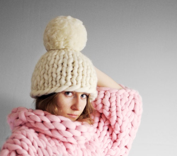Super chunky hat with pom pon. 23 microns merino wool