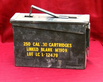 Vintage U.S. Military Ammunition box Green Metal for Cal .30 Cartridges 00550