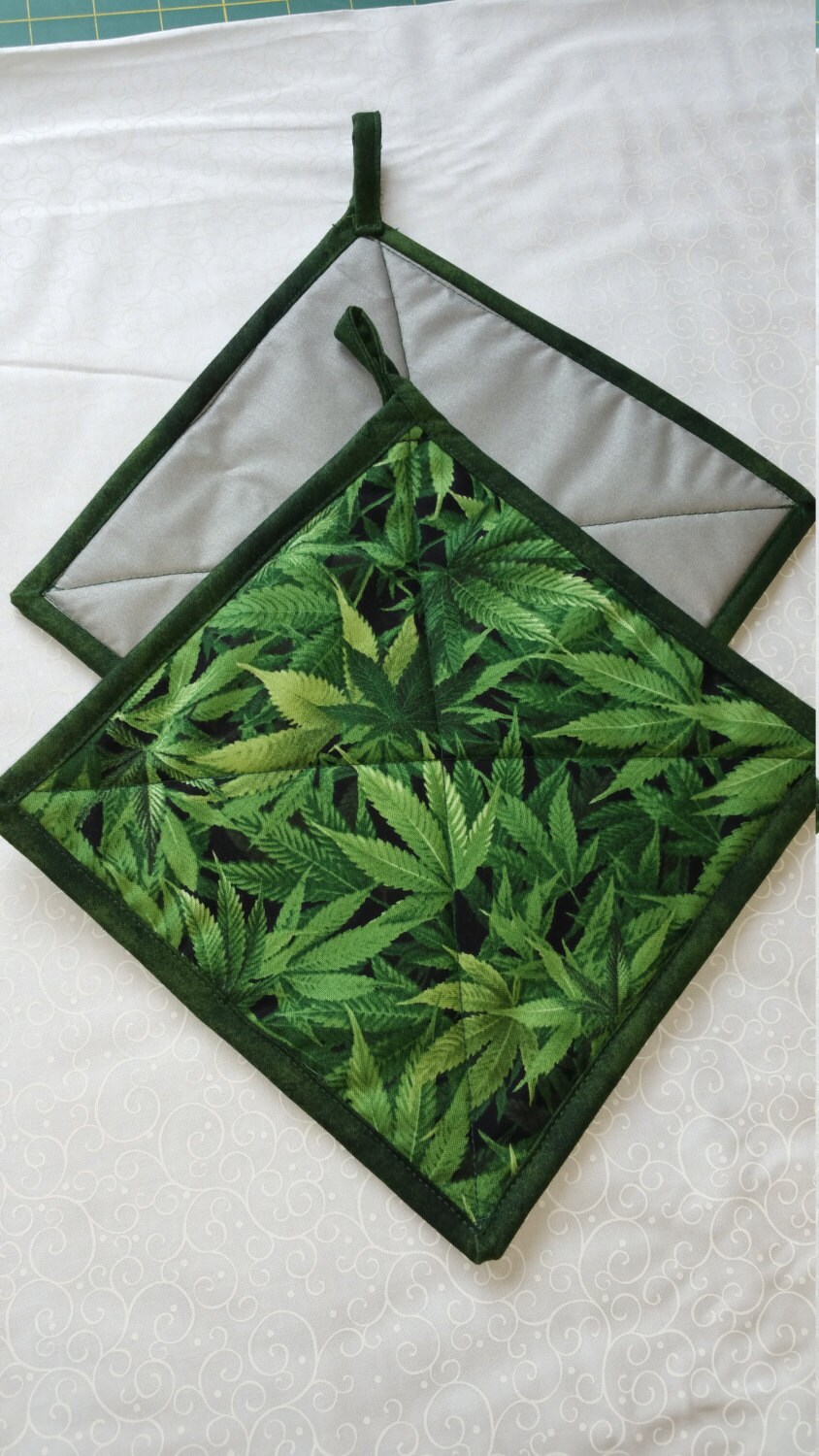 1 Pot Holder Cannabis Green Fabric Timeless Treasures