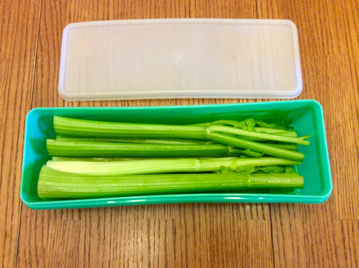 Vintage Tupperware Celery Keeper Crisper in Jadeite Green