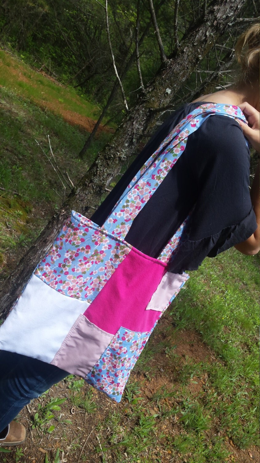 Handmade patchwork tote bag by Thelilpinkdress on Etsy