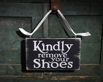 Kindly Remove Your Shoes sign, Please Remove Shoes sign, Kids Door sign 9" x 5.5", Rustic, Distressed