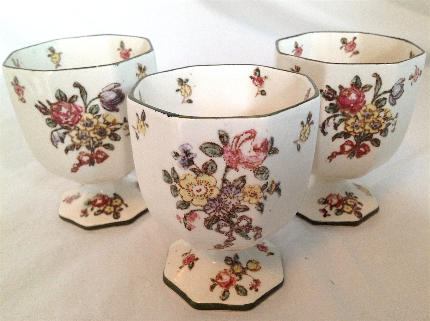 2 ROYAL DOULTON D3538 Old Leeds Spray DECO Pair of Egg Cups Downton