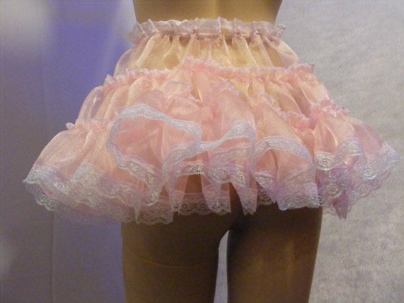 Women Wearing Frilly Clothing Videos 96