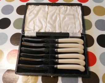 Set Of Six Boxed 1930s Tea Knives