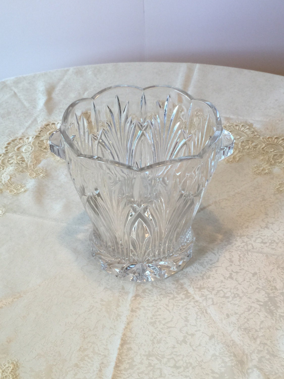 30% OFF SALE! Use coupon code EARLYFALL30 / Vintage Crystal Ice Bucket