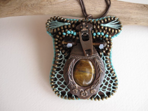 Owl pendant. Zipper jewelry. Zipper embroidery necklace. Handmade jewelry. Unique jewelry. Original zipper pendant. Gift for her