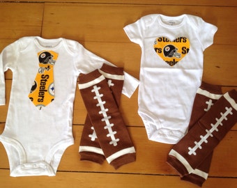 Go Pittsburgh Steelers! Baby Bodysuit set for little fans. Steelers baby girl fan, steelers baby boy fan. Baby shower gift idea.