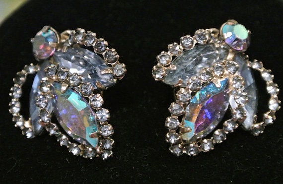 Vintage WEISS Rhinestone Earrings Clip On Earrings Blue Rhinestone 1950s 50s Mid Century Midcentury Hollywood Regency Designer Name
