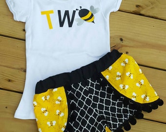 Bee birthday out, bee Coachella shorts, Coachella shorts set, bumble bee shirt, bumble bee outfit