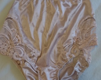 Silky Full Cut Panties by Warner's (size XS Extra Small 6-8 Aus/UK & 3/US)