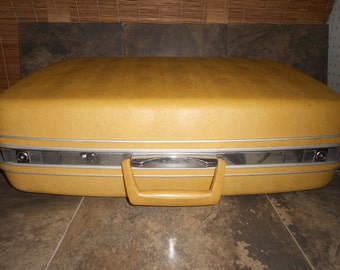 Vintage Samsonite Suitcase Luggage, Nice Retro Piece.