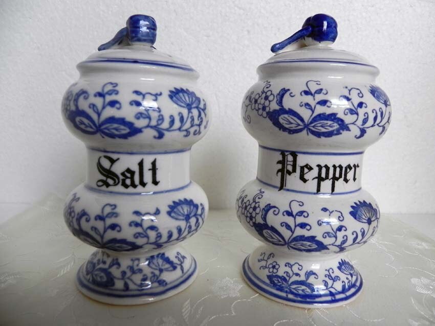 Blue Onion Salt and Pepper Shakers Vintage Arnart S&P