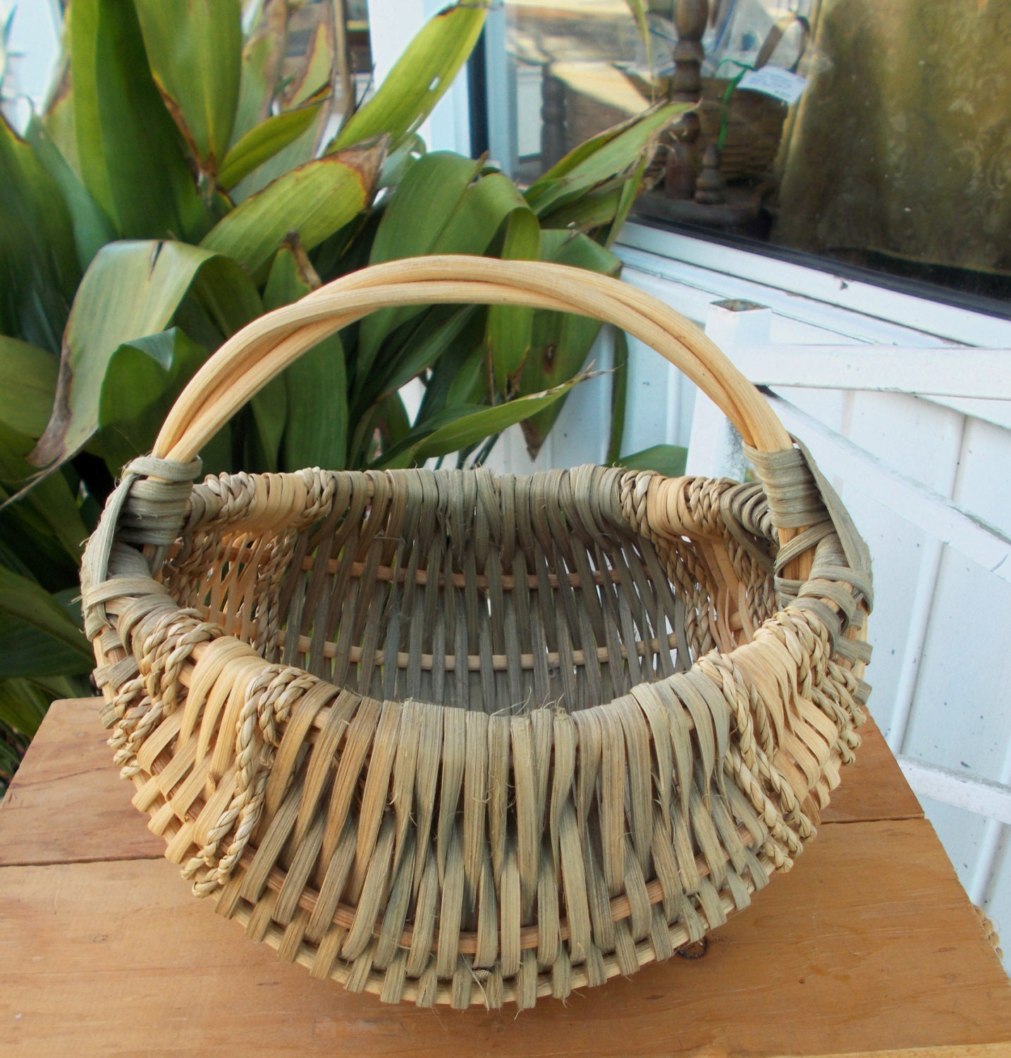 Vintage Wicker Egg Basket Green and Tan Wicker by prissyantiques