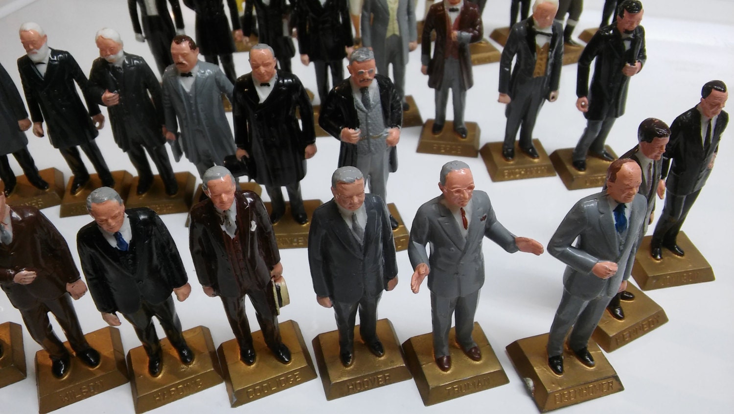 mini president statues