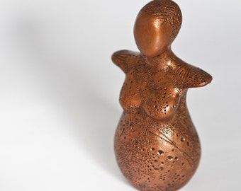 an overview of the venus of willendorf sculpture The woman of willendorf, formerly called venus of willendorf, is the name given to a small statue found in 1908the statue takes its name from the small austrian village, willendorf, near. an overview of the venus of willendorf sculpture The woman of willendorf, formerly called venus of willendorf, is the name given to a small statue found in 1908the statue takes its name from the small austrian village, willendorf, near.