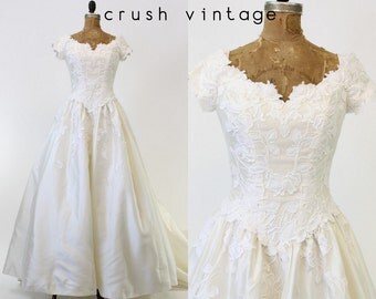 50s Lace Wedding Gown S / 1950s Lace and Tulle by CrushVintage