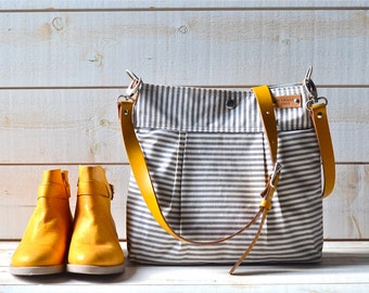 Best Seller sac quotidien Stockholm géométrique nautique rayé Cuir gris / Ikabags en vedette sur le Martha Stewart F4