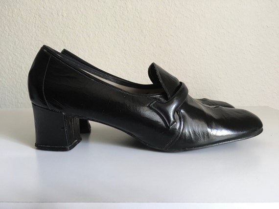Vintage Shoes Women's 60's Black Pilgrim Pumps Mod