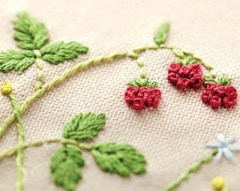 Japanese Embroidery Kit Beginner, Kazuko Aoki, Embroidery DIY Kit, Easy Stitch Tutorial, Berry Tea Mat, Hand Embroidery Design, EK001