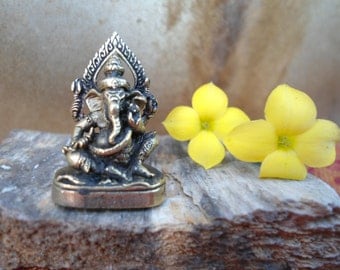 Ganesh Statue Meditation Altar Tiny Ganesha Statue Portable Altar Deity Statue Pocket Shrine Hindu God Wisdom Wealth Success Gift Under 10