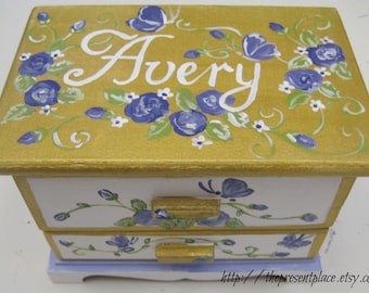 personalized jewelry box gift,purple flowers,butterflies, purple,gold jewelry box,personalized gift,girls jewelry box,childrens jewelry box