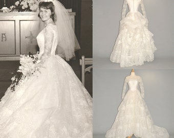 HOLD for CRISTINA Vintage 1960s Wedding Dress, 60s Wedding Dress, White Chantilly Lace Wedding Gown & Bridal Crown Wedding Tiara XS