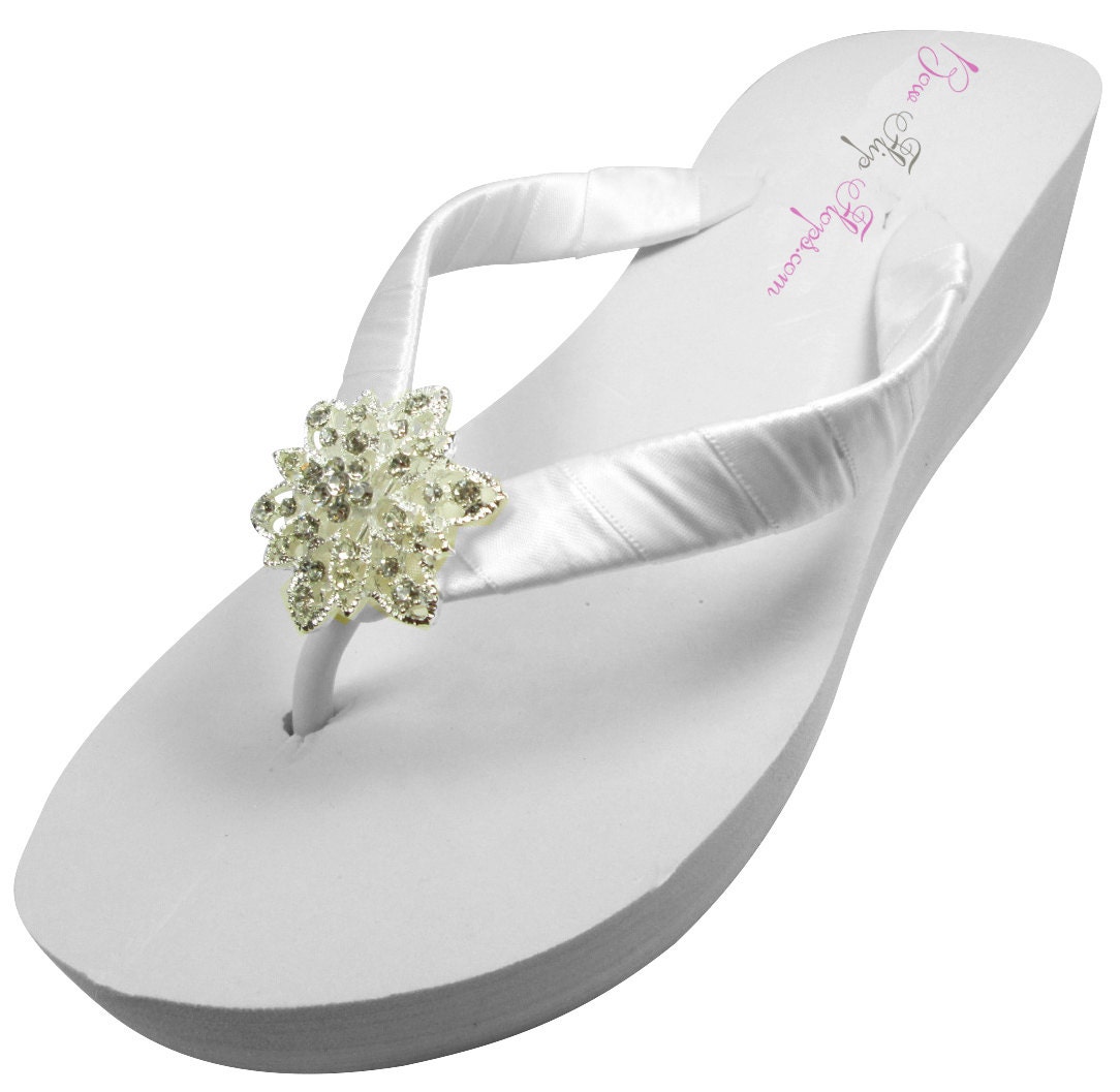 Wedding flip flops Bridesmaid Flip Flops by BridalFlipFlops