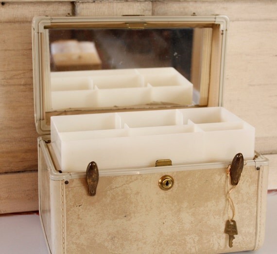 SALE Antique Ladies Train Case Vintage 1950's Samsonite