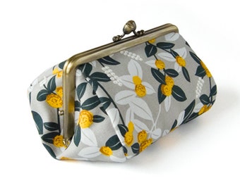 Metal frame capacious pouch // Billy Button