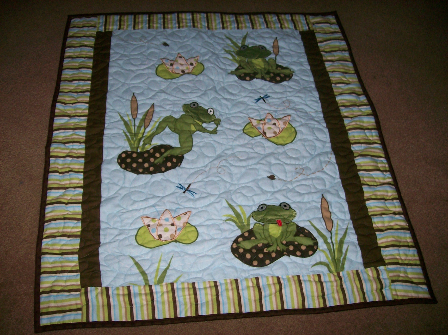 Applique And Embroidery frog Quilt