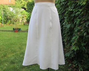 Nice White Skirt Vintage / Size EUR44 / UK16