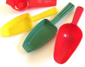 Yellow Plastic Flour Scoop 1 Cup & Small by LaurasLastDitch