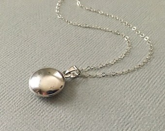 Locket Necklace in Sterling Silver -SilverLocket Necklace -Silver Round Plain Locket -A Beautiful Gift