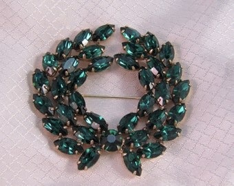 Vintage c1960's Juliana Emerald Green Rhinestone Wreath Brooch