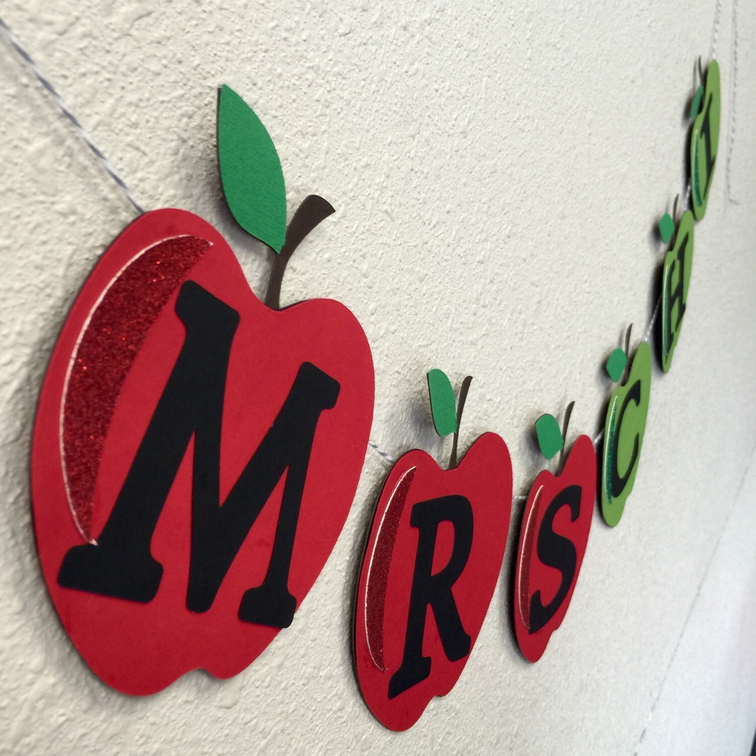 Apple Garland for classroom back to school by EleniqueDesigns